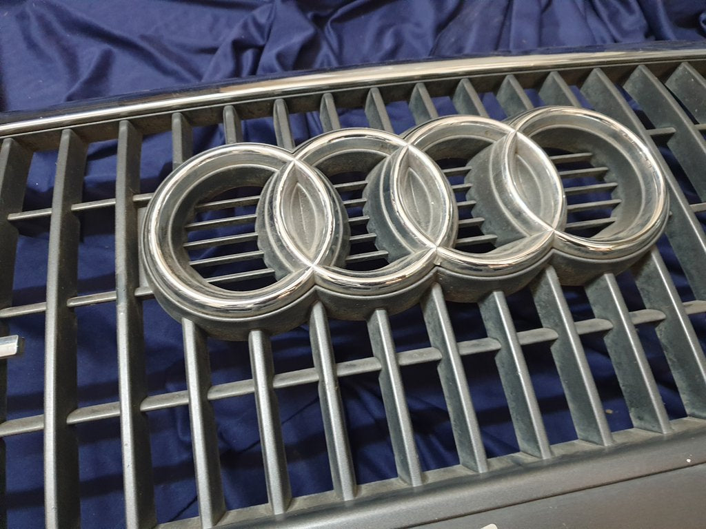 Audi Q5 Radiator Grille - Light Wear and Tear