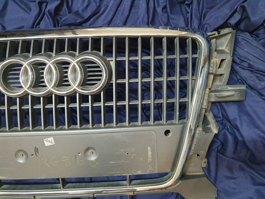 Audi Q5 Radiator Grille - Light Wear and Tear
