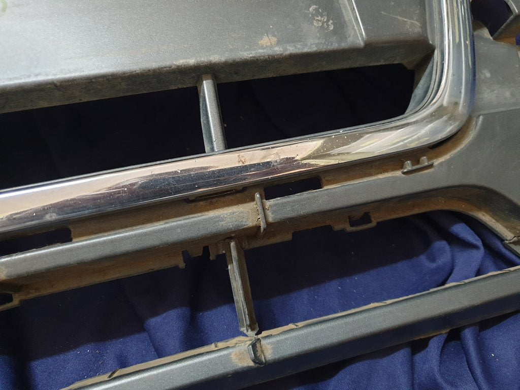 Audi Q5 Radiator Grille - Light Wear and Tear