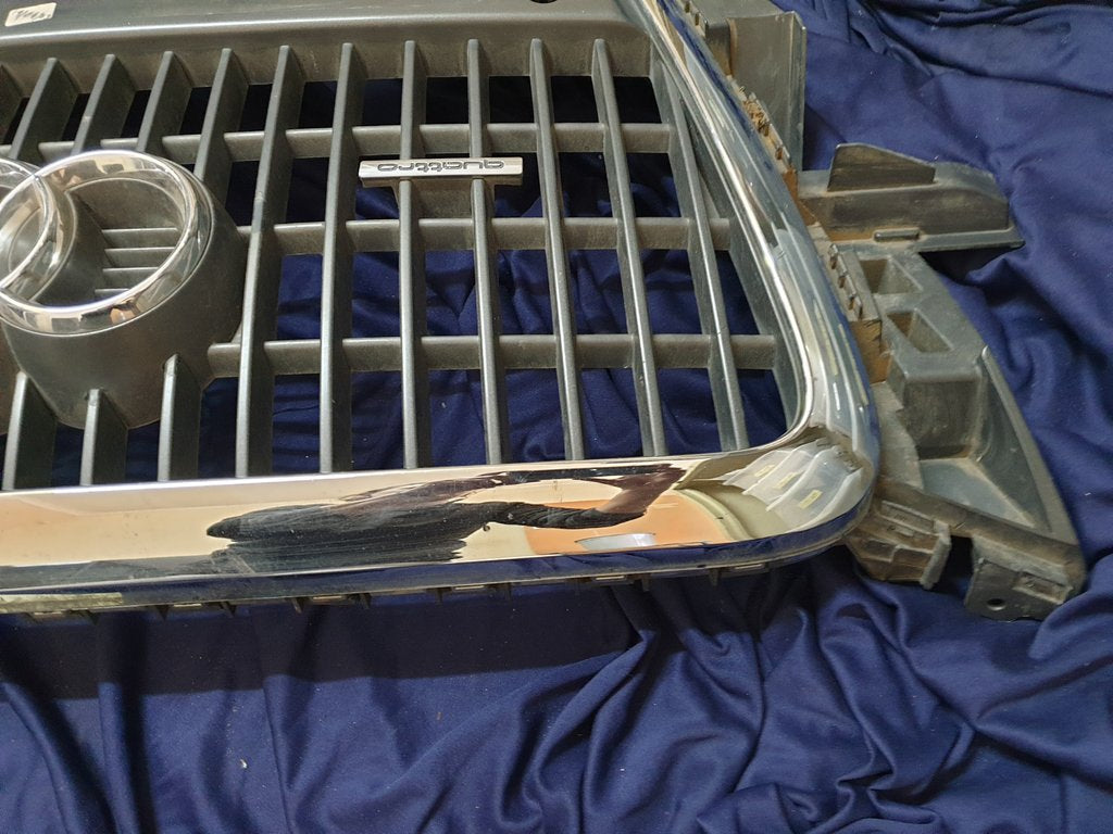 Audi Q5 Radiator Grille - Light Wear and Tear