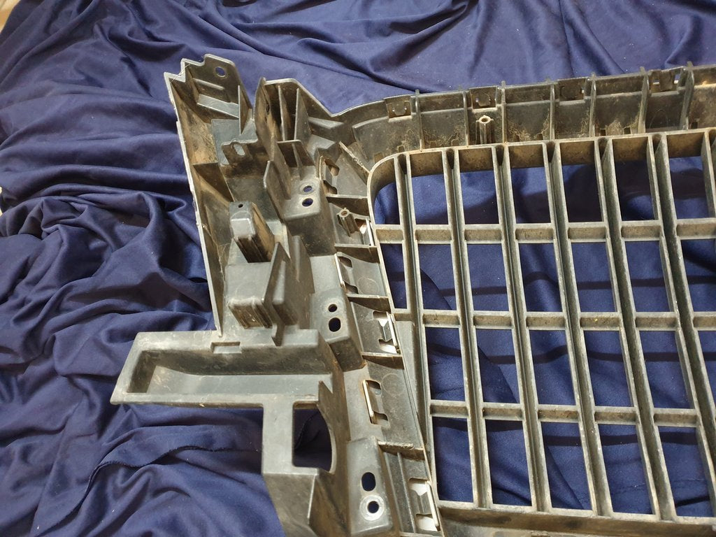 Audi Q5 Radiator Grille - Light Wear and Tear