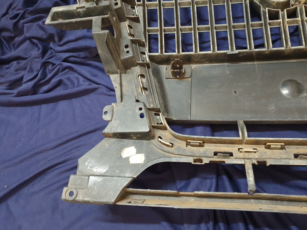 Audi Q5 Radiator Grille - Light Wear and Tear