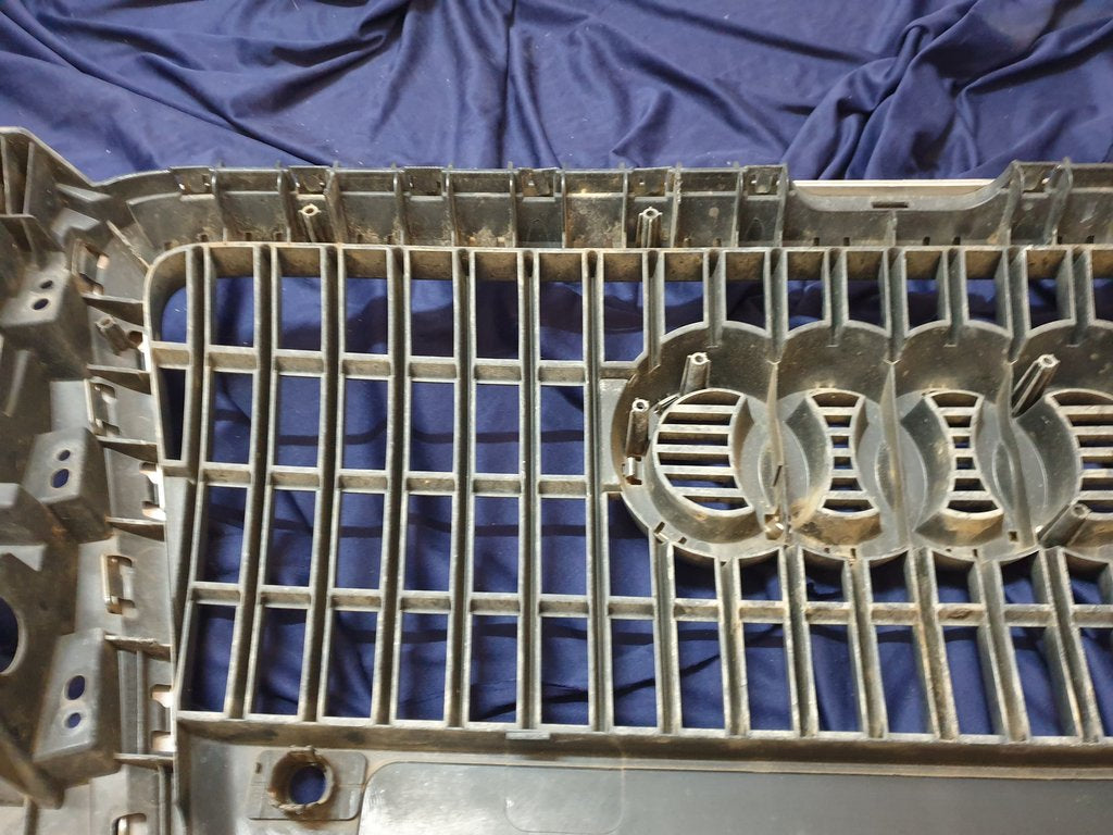 Audi Q5 Radiator Grille - Light Wear and Tear