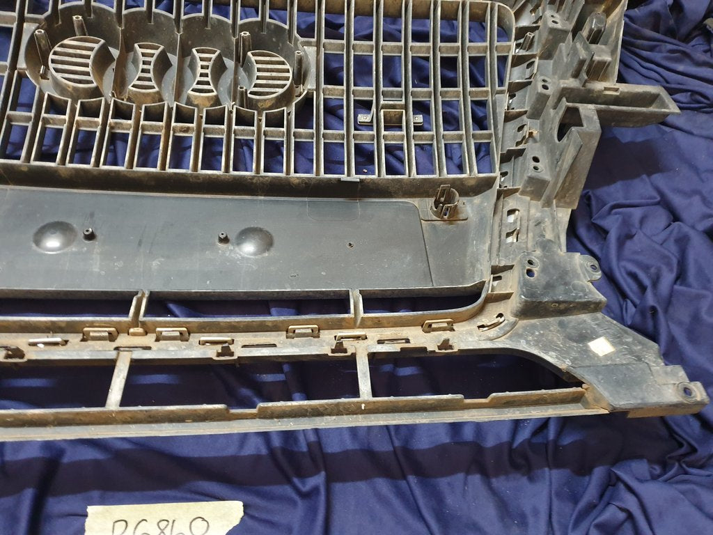 Audi Q5 Radiator Grille - Light Wear and Tear
