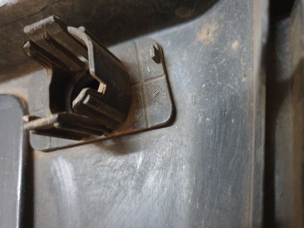 Audi Q5 Radiator Grille - Light Wear and Tear