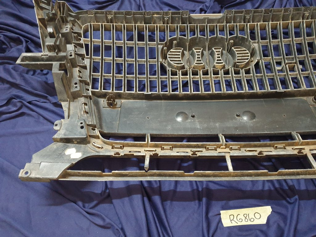 Audi Q5 Radiator Grille - Light Wear and Tear