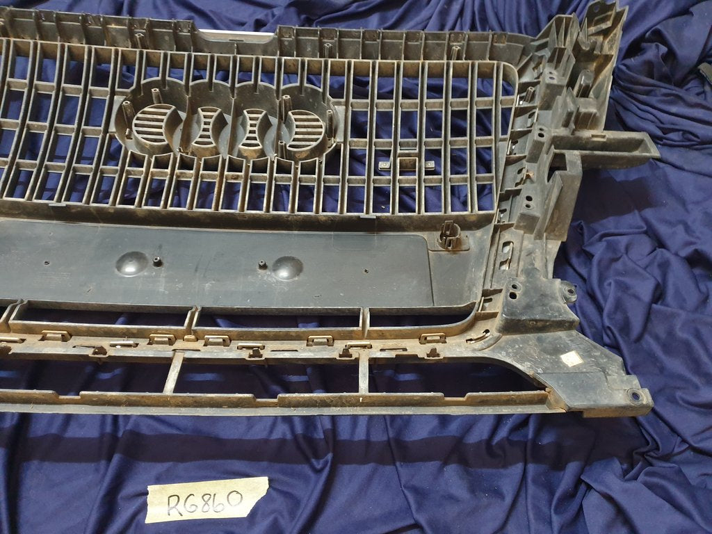 Audi Q5 Radiator Grille - Light Wear and Tear