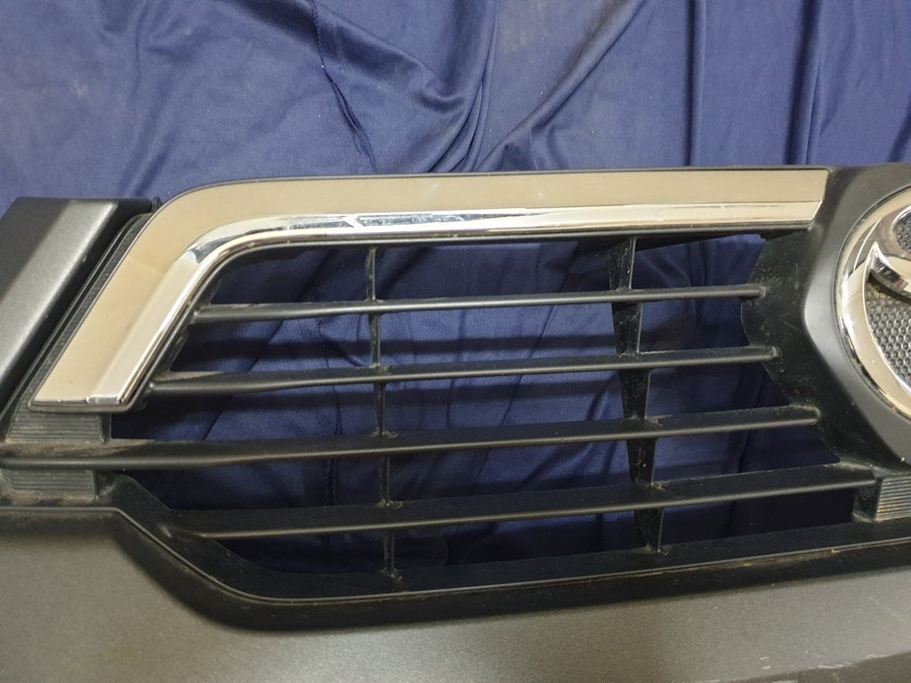 Toyota Hilux Radiator Grille - Wear and Tear, Scratches and small crack