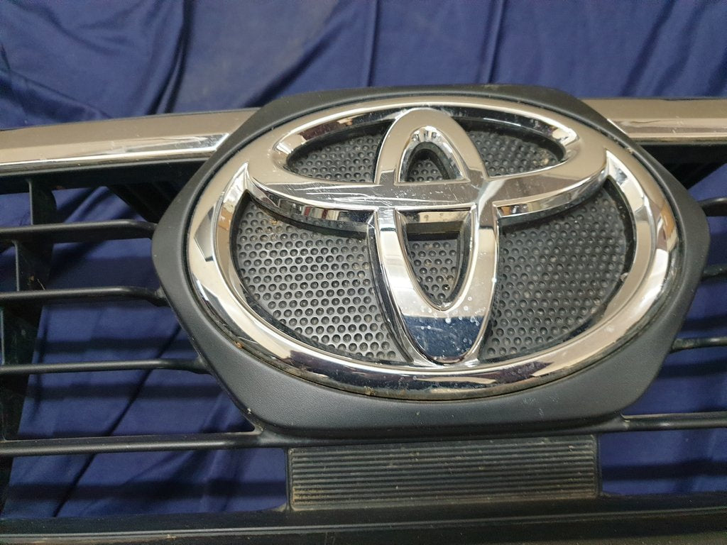 Toyota Hilux Radiator Grille - Wear and Tear, Scratches and small crack