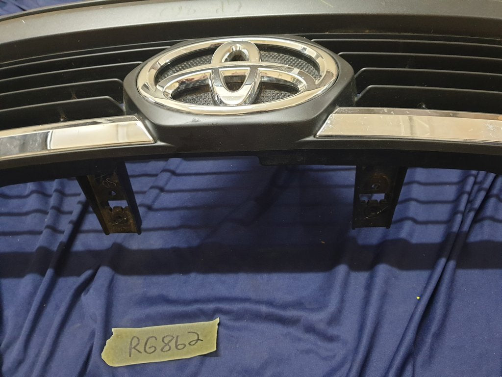 Toyota Hilux Radiator Grille - Wear and Tear, Scratches and small crack