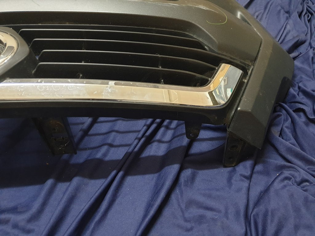 Toyota Hilux Radiator Grille - Wear and Tear, Scratches and small crack