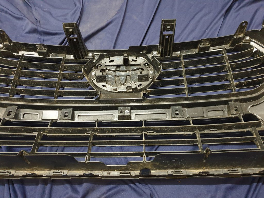 Toyota Hilux Radiator Grille - Wear and Tear, Scratches and small crack