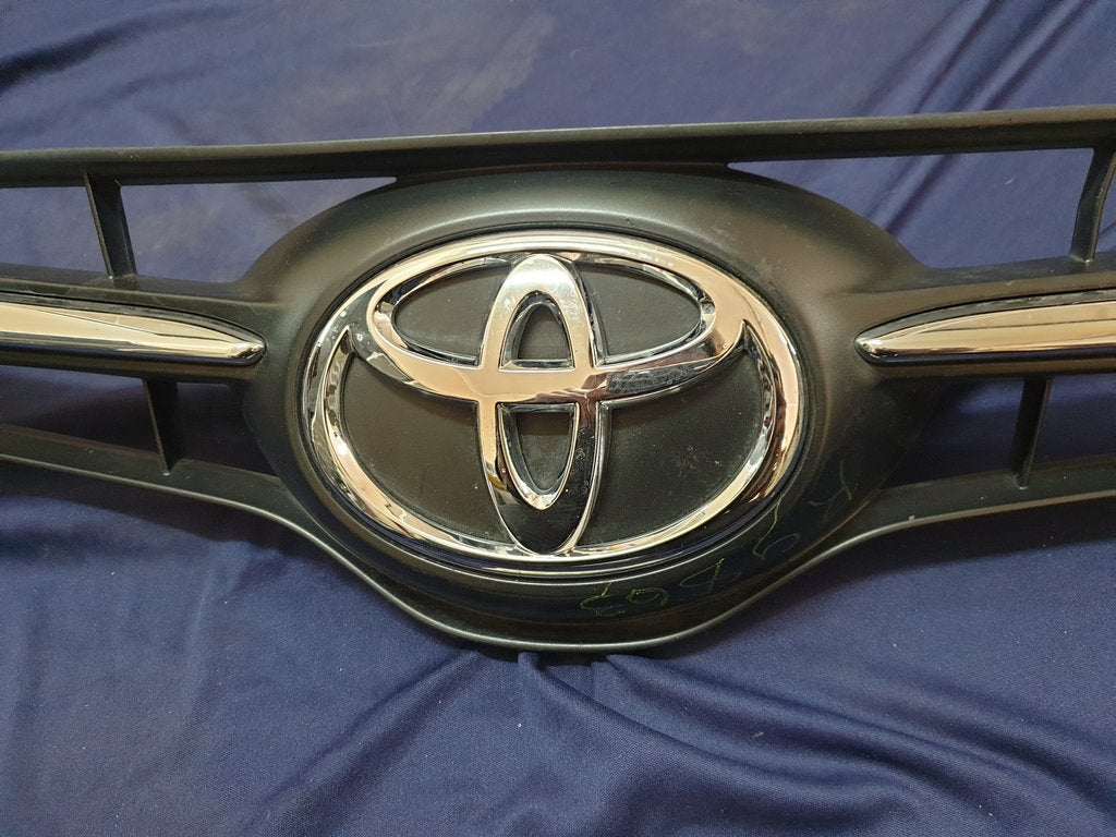 Toyota Starlet Radiator Grille - Light Wear and Tear, one clip broken