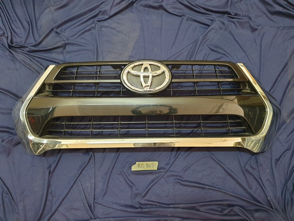 Toyota Hilux Radiator Grille - Light Wear and Tear, Small scratches