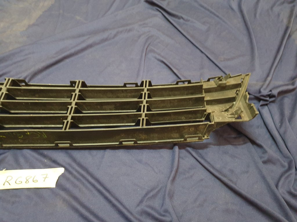 Volkswagen Polo Front Bumper Lower Center Grille - Crack