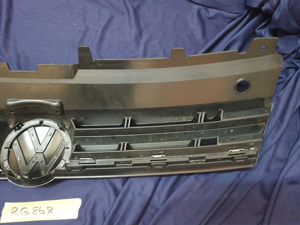 Volkswagen Polo 2018, 2019, 2020, 2021, 2022, 2023 Radiator Grille - Deep abrasion, Wear and Tear, Broken badge