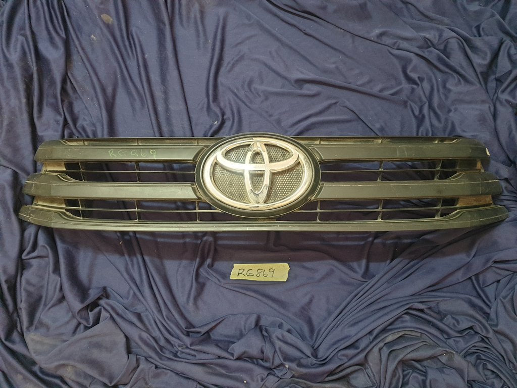 Toyota Hilux Radiator Grille - Wear and Tear, Scratches