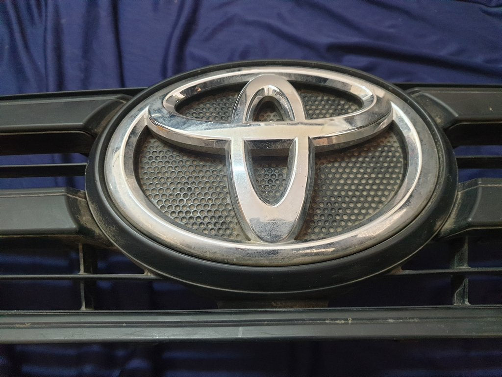 Toyota Hilux Radiator Grille - Wear and Tear, Scratches