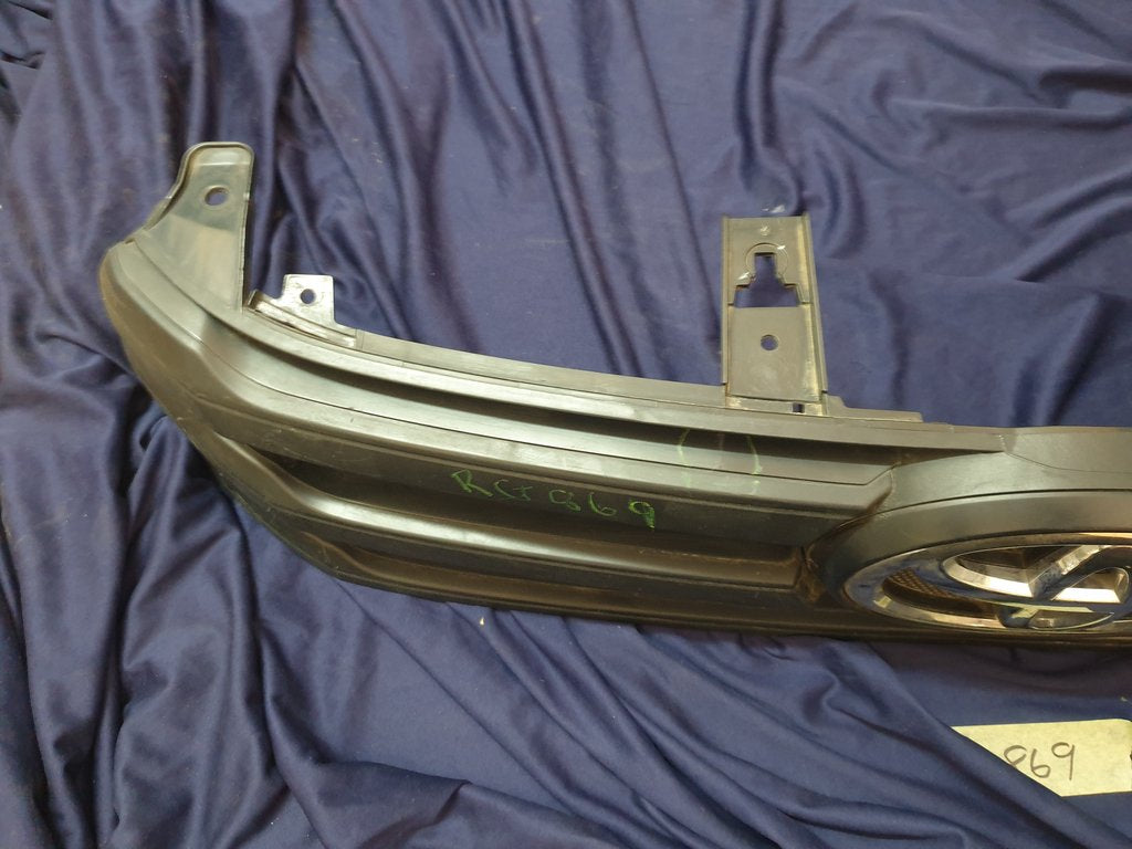 Toyota Hilux Radiator Grille - Wear and Tear, Scratches