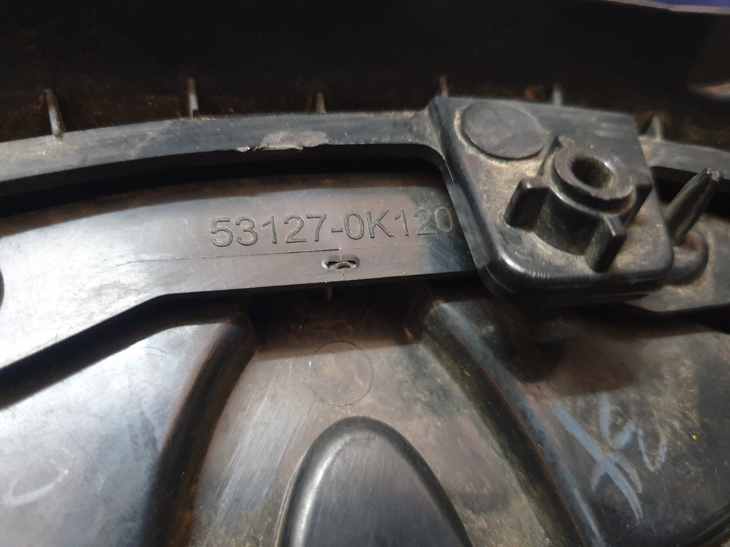 Toyota Hilux Radiator Grille - Wear and Tear, Scratches