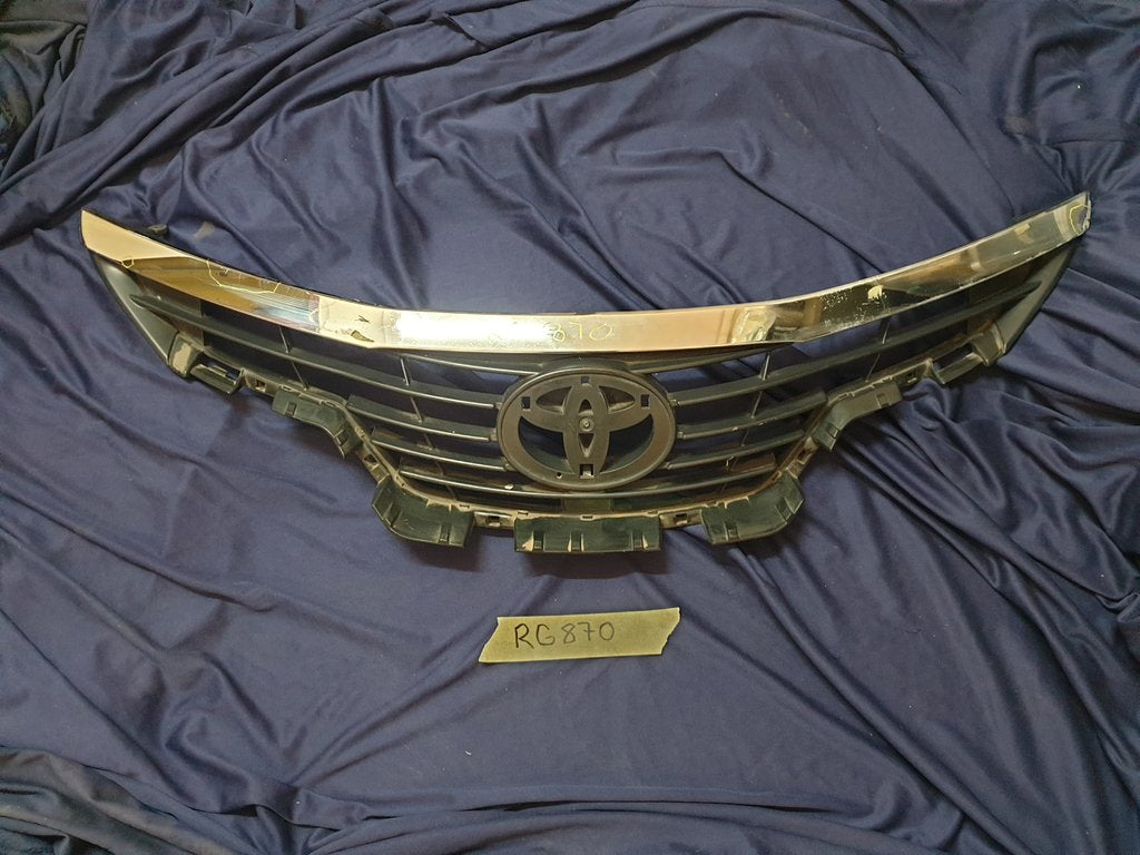 Toyota Etios Radiator Grille - Wear and Tear, No bottom chrome, Chrome scratched