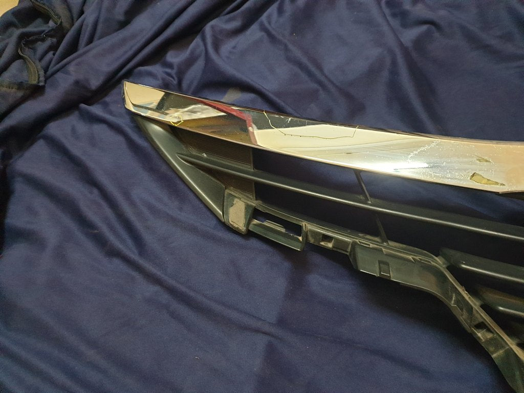 Toyota Etios Radiator Grille - Wear and Tear, No bottom chrome, Chrome scratched