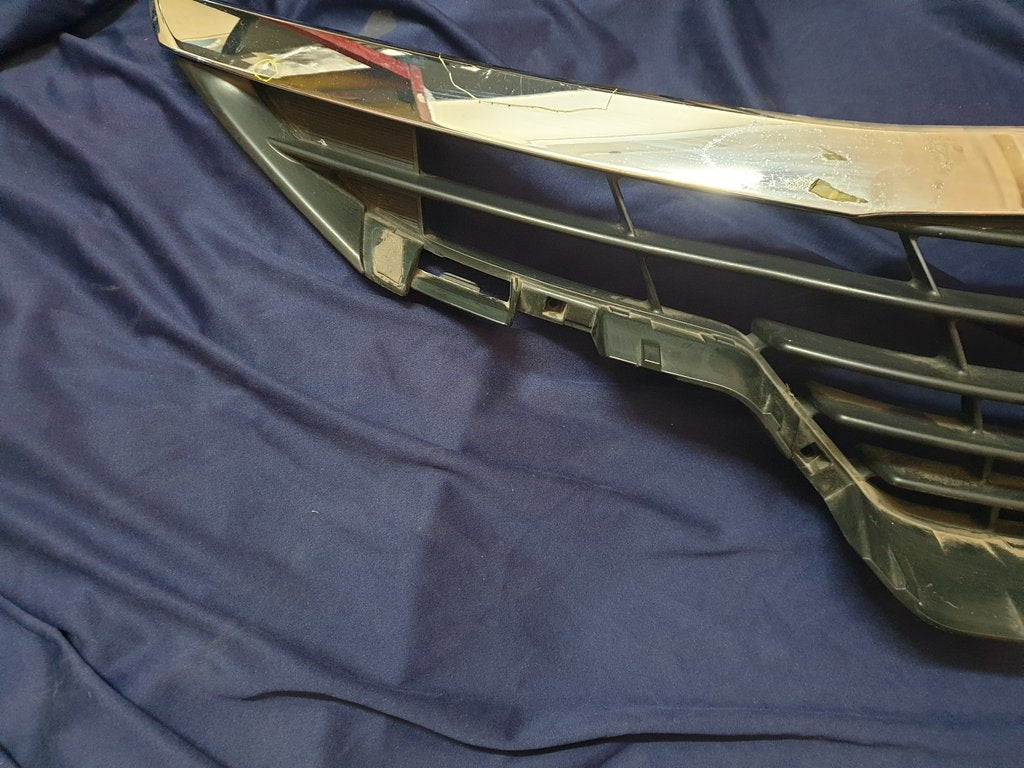 Toyota Etios Radiator Grille - Wear and Tear, No bottom chrome, Chrome scratched