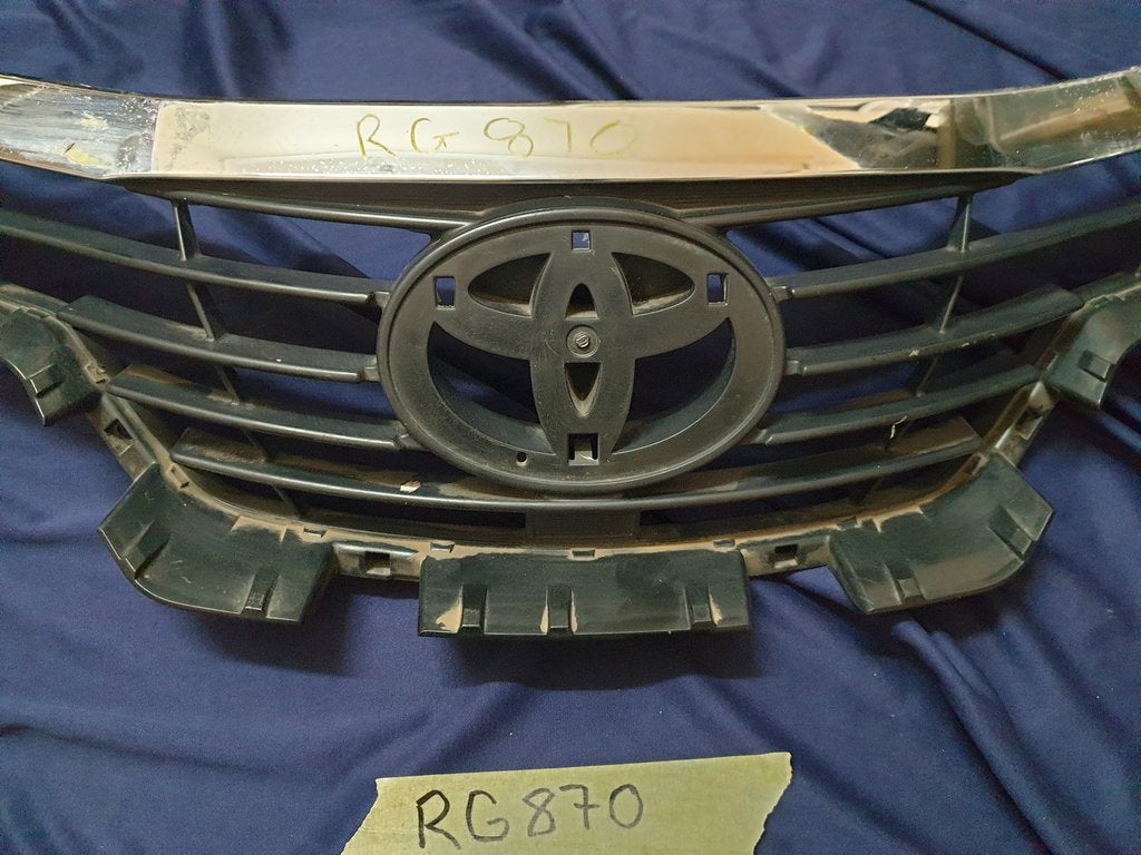 Toyota Etios Radiator Grille - Wear and Tear, No bottom chrome, Chrome scratched