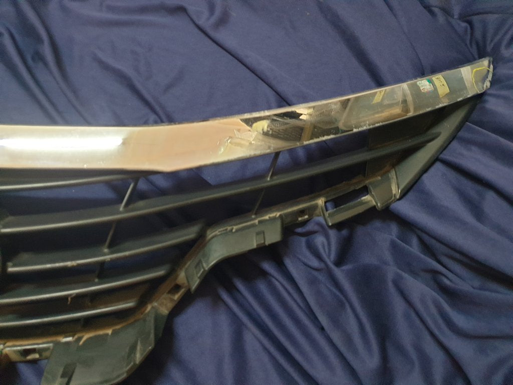 Toyota Etios Radiator Grille - Wear and Tear, No bottom chrome, Chrome scratched