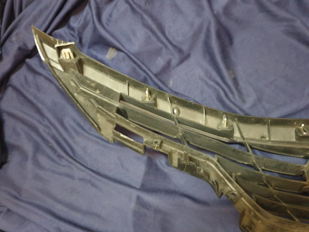 Toyota Etios Radiator Grille - Wear and Tear, No bottom chrome, Chrome scratched