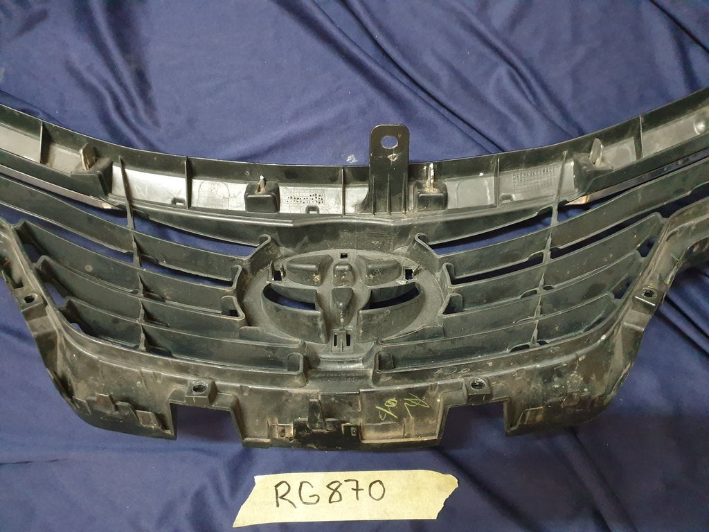 Toyota Etios Radiator Grille - Wear and Tear, No bottom chrome, Chrome scratched