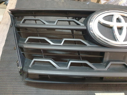 Toyota Fortuner Radiator Grille - Wear and Tear, Chips, Crack