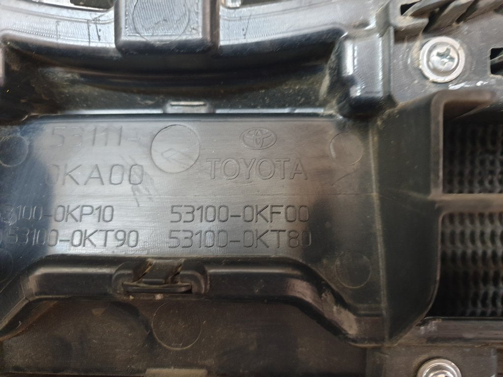 Toyota Fortuner Radiator Grille - Wear and Tear, Chips, Crack