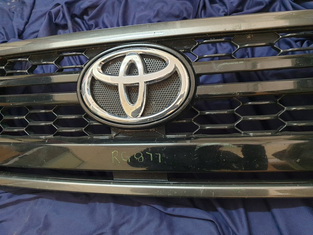Toyota Hilux Radiator Grille - Wear and Tear, Scuffs