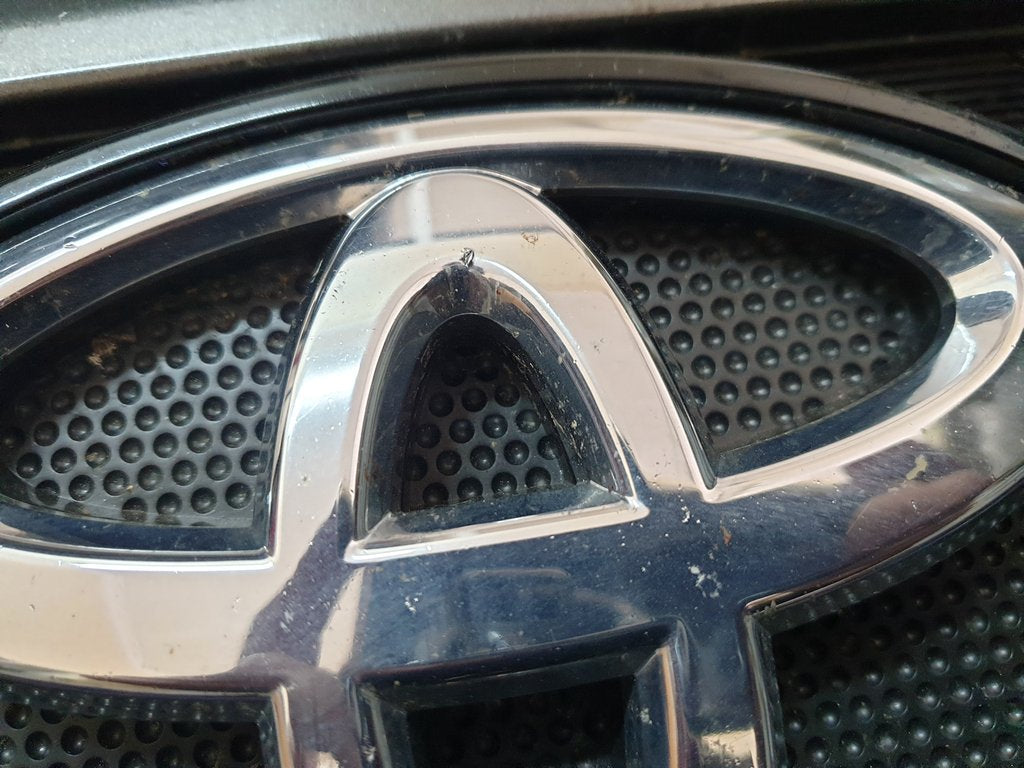 Toyota Hilux Radiator Grille - Wear and Tear, Scuffs