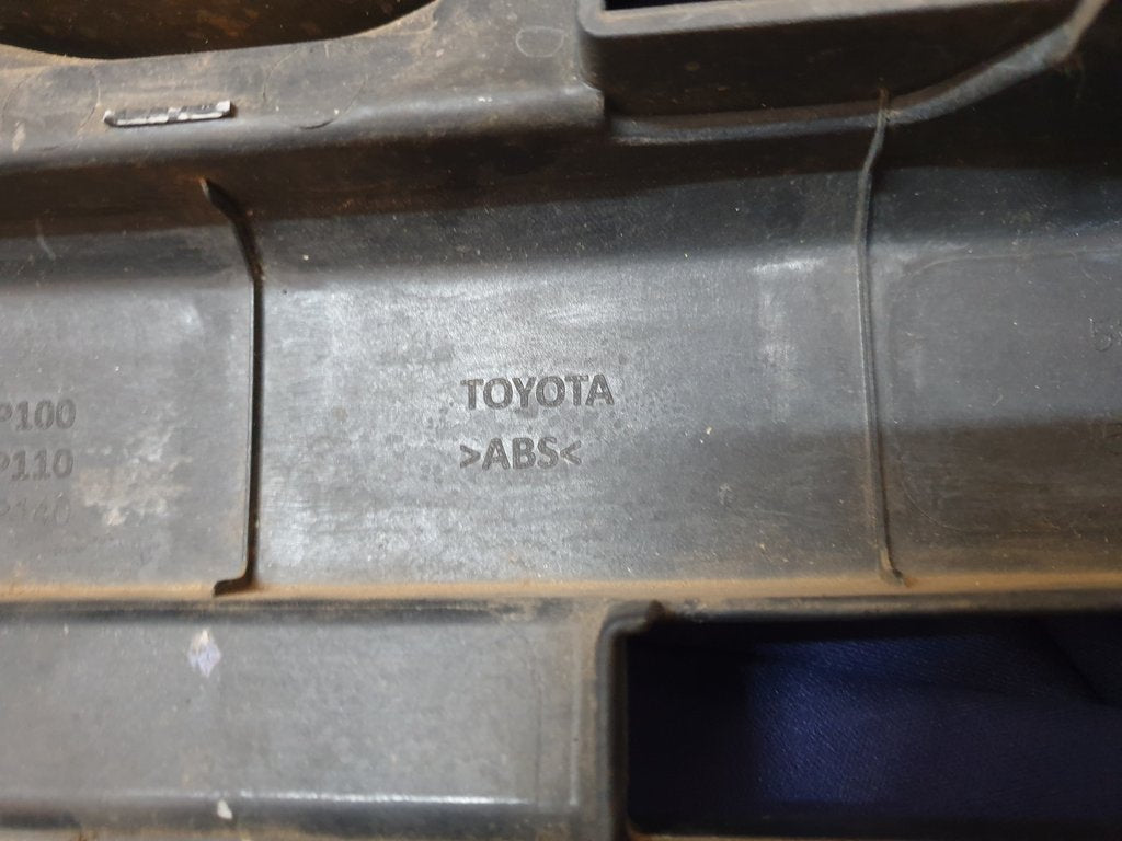 Toyota Hilux Radiator Grille - Wear and Tear, Scuffs