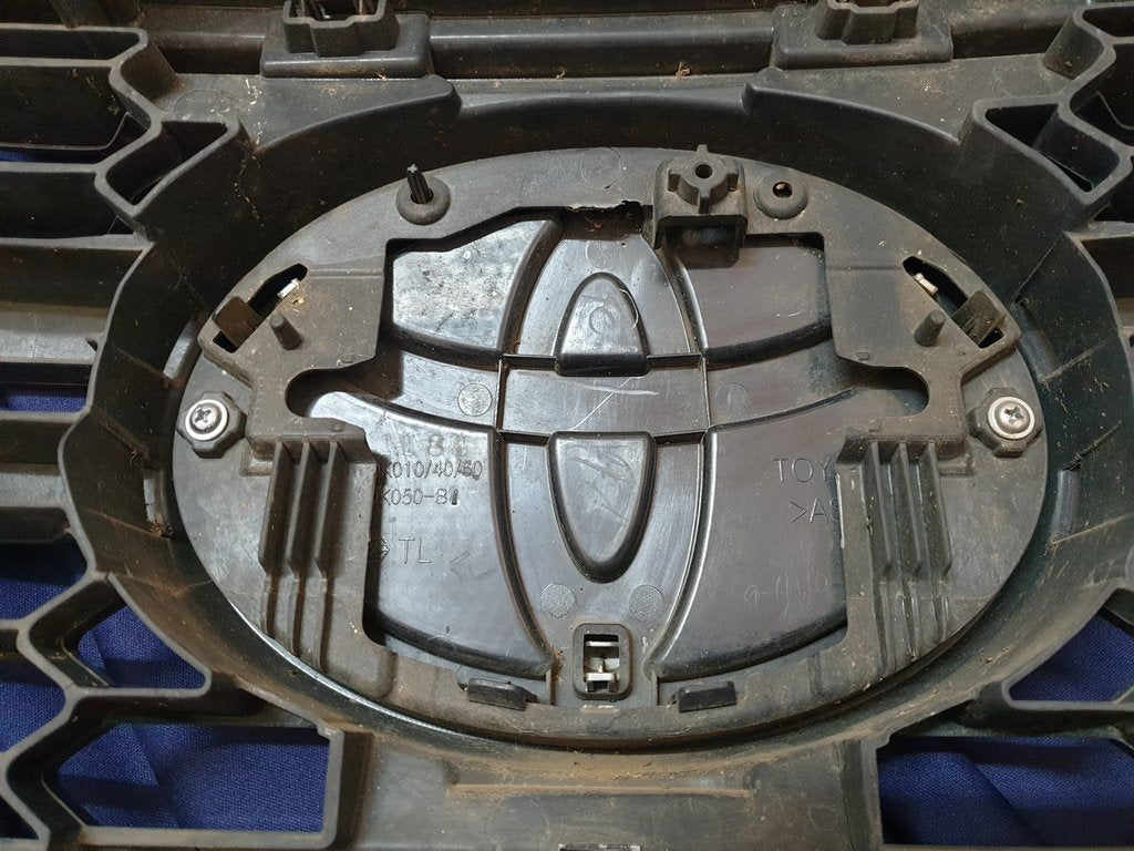 Toyota Hilux Radiator Grille - Wear and Tear, Scuffs