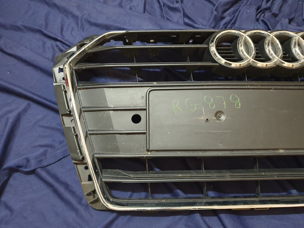 Audi A4 Radiator Grille - Light Wear and Tear, Chrome damaged