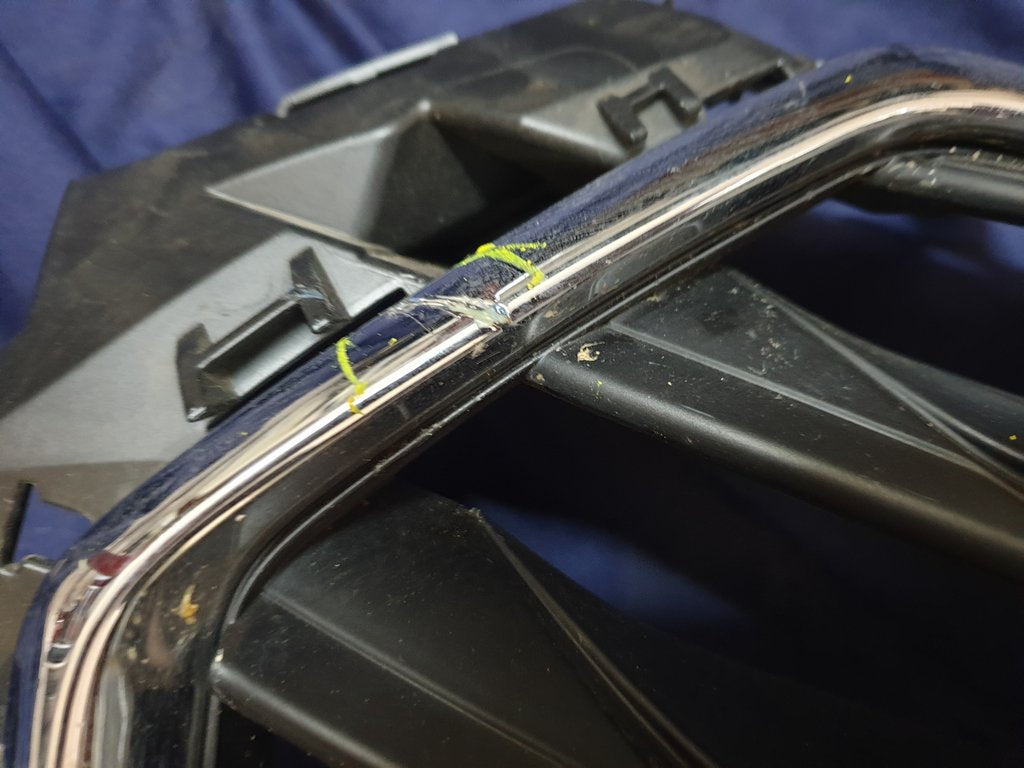 Audi A4 Radiator Grille - Light Wear and Tear, Chrome damaged