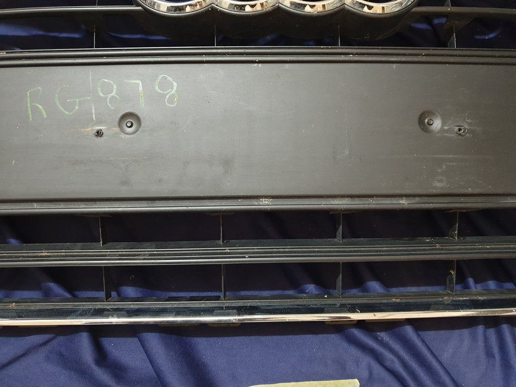 Audi A4 Radiator Grille - Light Wear and Tear, Chrome damaged