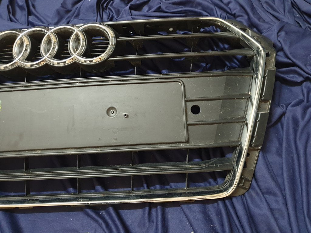 Audi A4 Radiator Grille - Light Wear and Tear, Chrome damaged