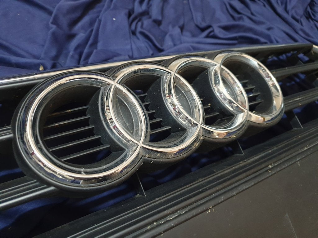 Audi A4 Radiator Grille - Light Wear and Tear, Chrome damaged