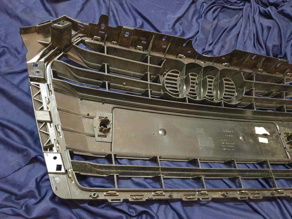 Audi A4 Radiator Grille - Light Wear and Tear, Chrome damaged