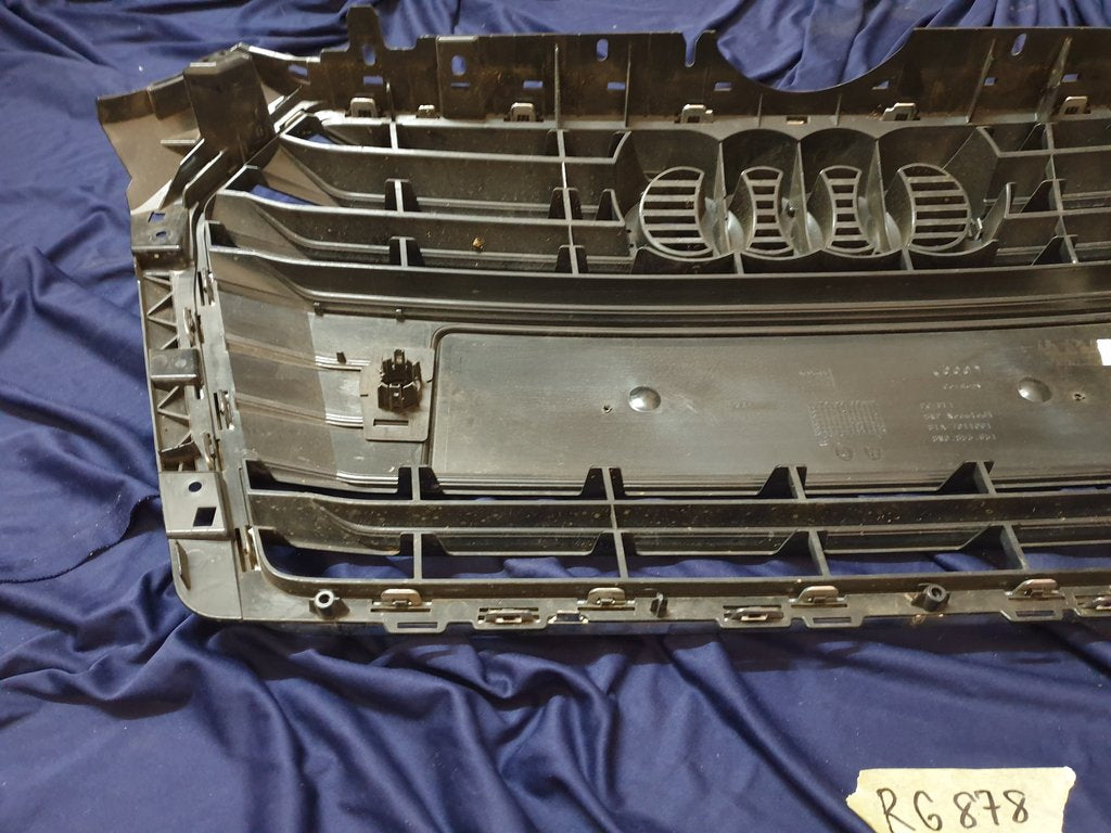 Audi A4 Radiator Grille - Light Wear and Tear, Chrome damaged