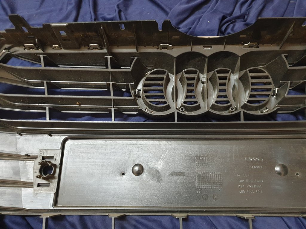 Audi A4 Radiator Grille - Light Wear and Tear, Chrome damaged
