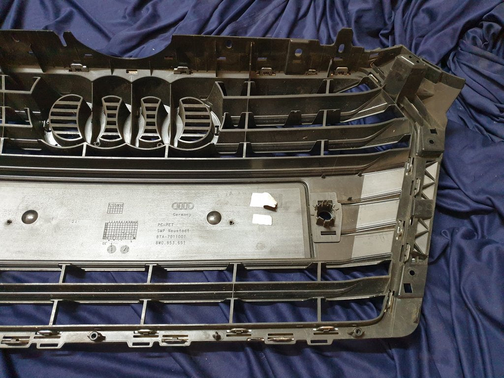 Audi A4 Radiator Grille - Light Wear and Tear, Chrome damaged