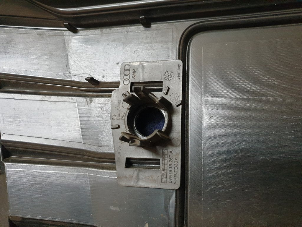 Audi A4 Radiator Grille - Light Wear and Tear, Chrome damaged