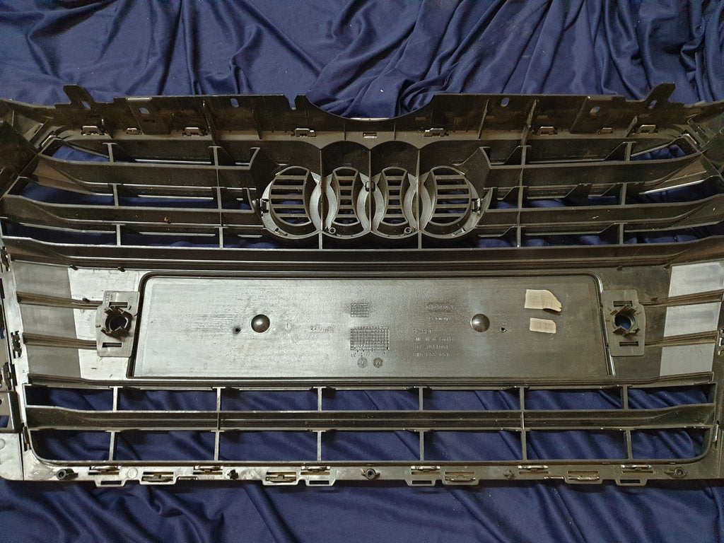 Audi A4 Radiator Grille - Light Wear and Tear, Chrome damaged