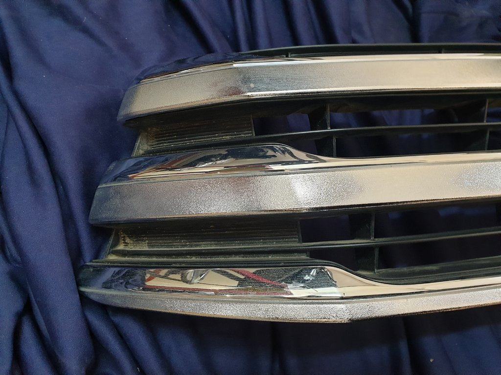 Toyota Hilux Radiator Grille - Light Wear and Tear