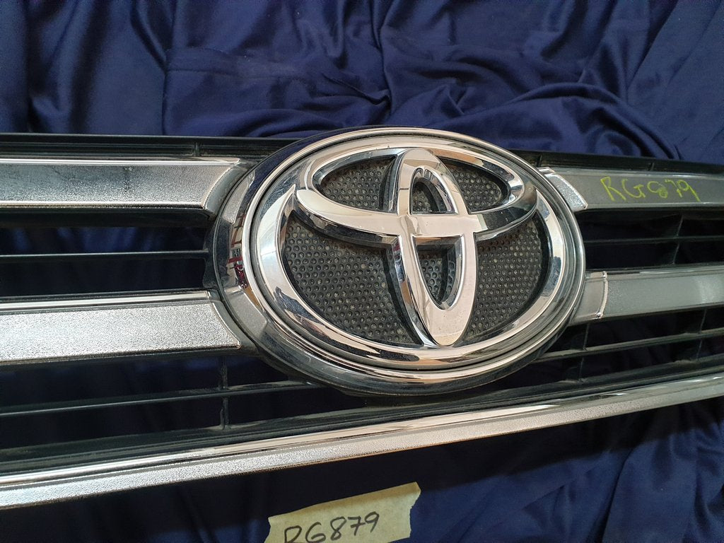 Toyota Hilux Radiator Grille - Light Wear and Tear